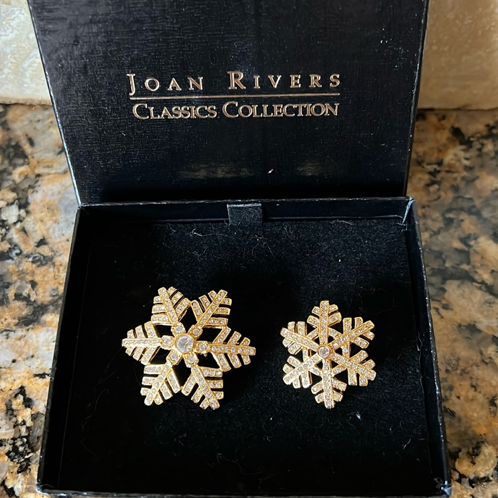 Pair of Signed Vintage Joan Rivers Snowflake Pins/Brooches
